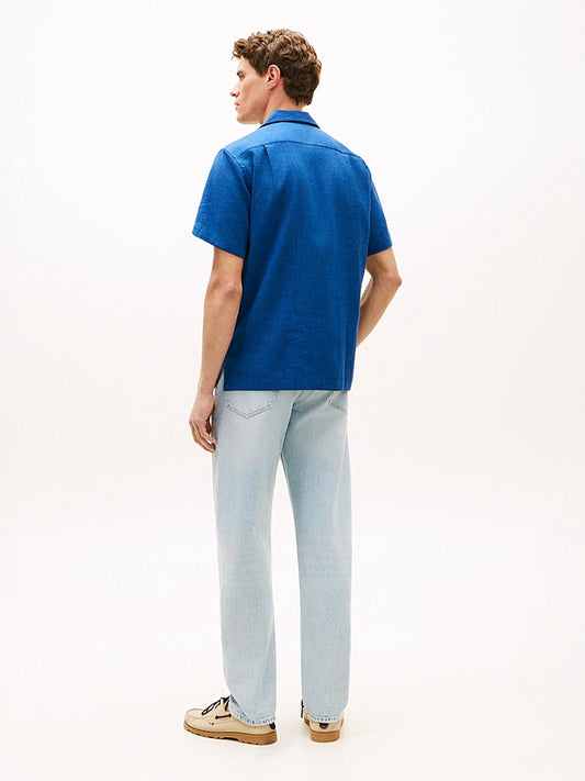 Short-sleeved shirt in a linen blend with a regular fit.